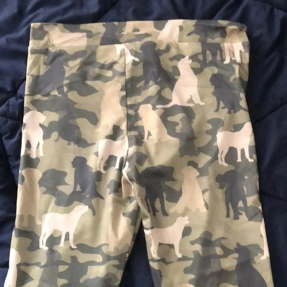 Camo Dog Leggings - Picture 3 of 5